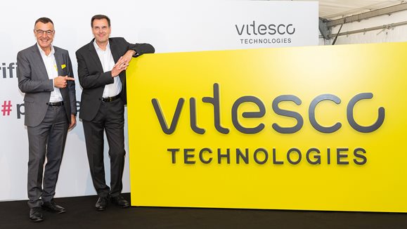 Vitesco Technologies CEO Andreas Wolf (rechts) und CFO Werner Volz (links).