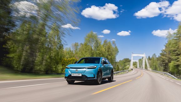 Noul model e:Ny1 este un SUV EV, cu 4 uși, din segmentul clasei B, cu o autonomie maximă de 412 km (în condiții de testare WLTP – Worldwide harmonized Light vehicles Test Procedure).