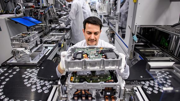 Production of power electronics at Vitesco Technologies